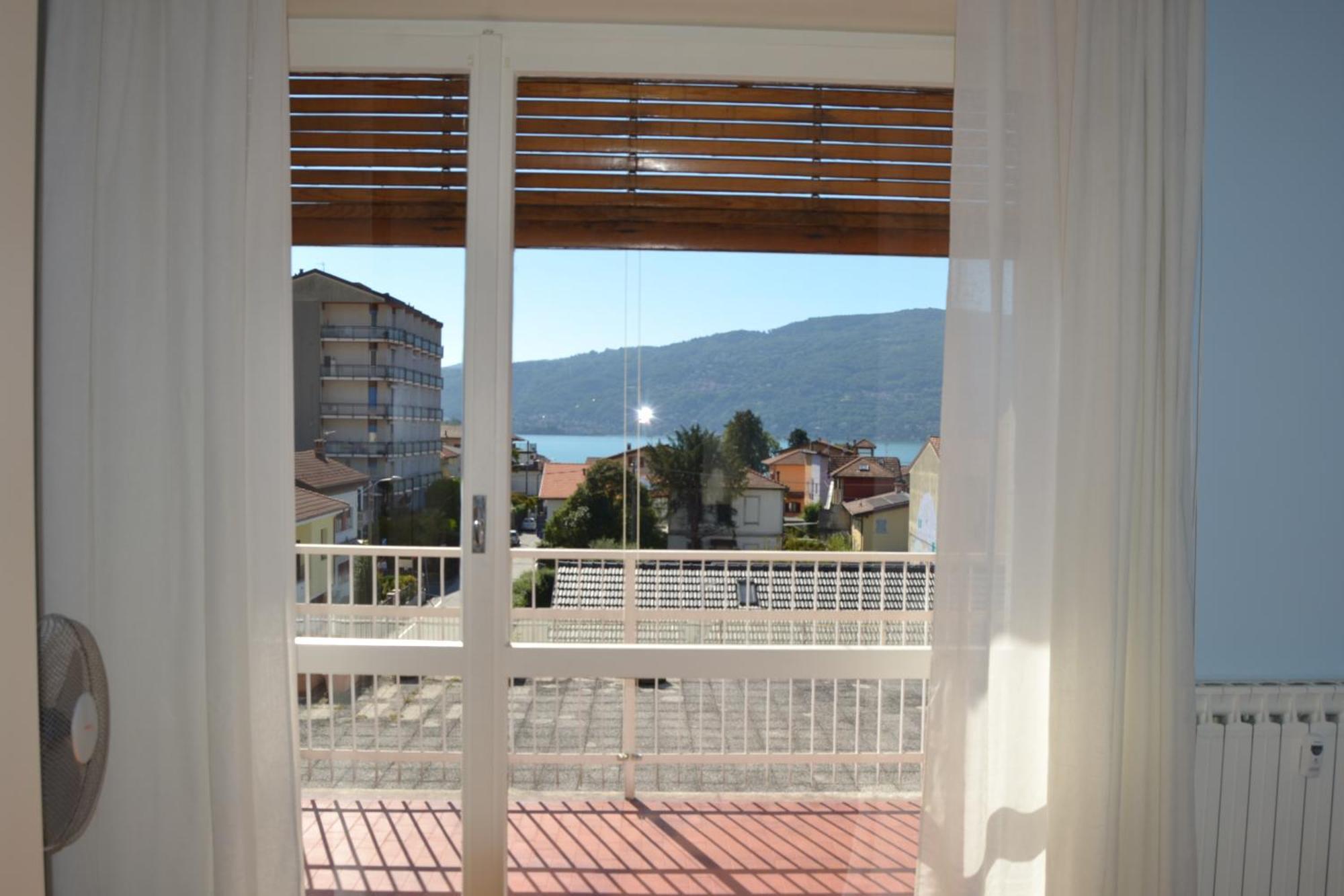 Suna Holiday Verbania Bagian luar foto